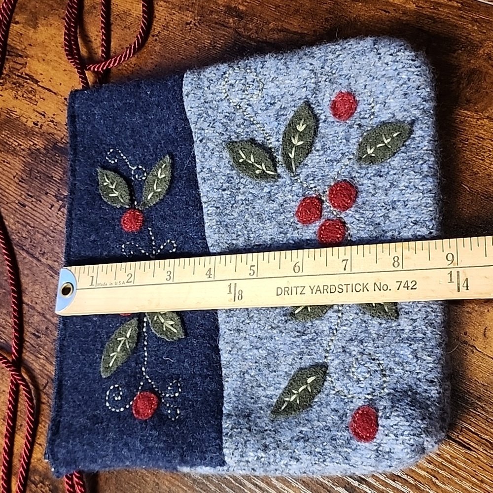 Handmade Two-Tone Blue‎ Embroidered Fwlted Wool Holly Berry Shoulder Bag Purse - Picture 5 of 7